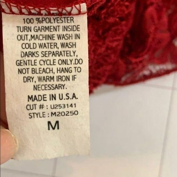 Lavish Woman's Blouse Burgundy Lace‎ Layered Size Medium NEW - Picture 9 of 10